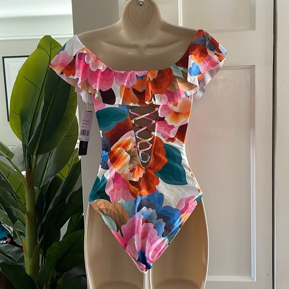 NWT La Blanca Floral Rhythm Off Shoulder Ruffle One Piece White - Picture 3 of 3